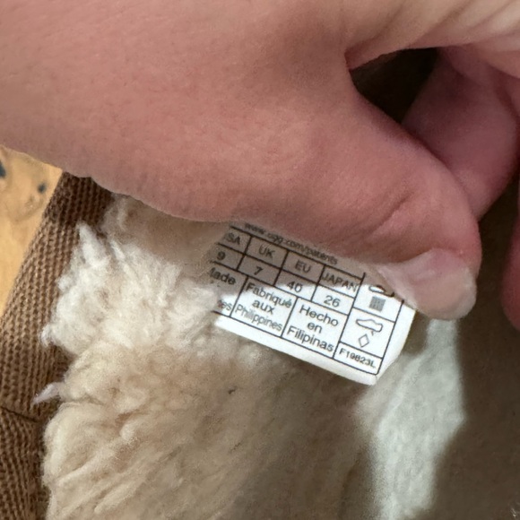 UGG platform boots - Picture 2 of 5